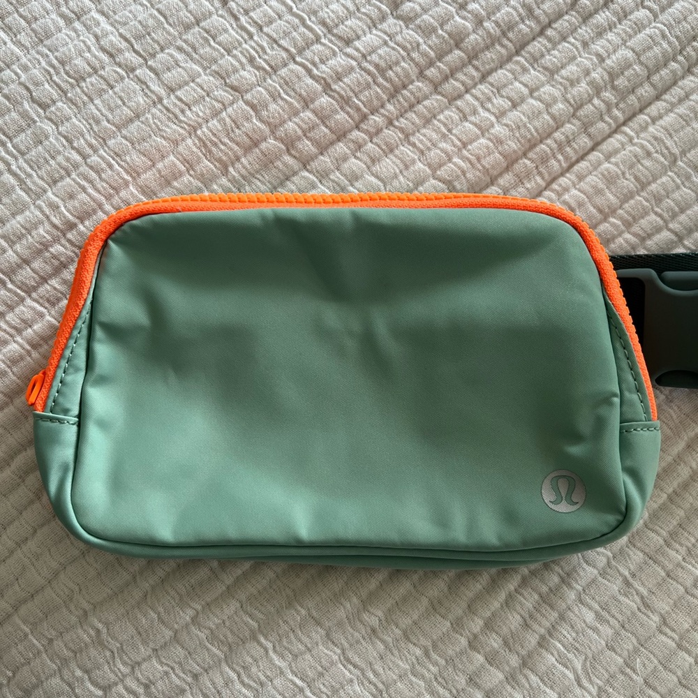 Lululemon Everywhere Belt Bag